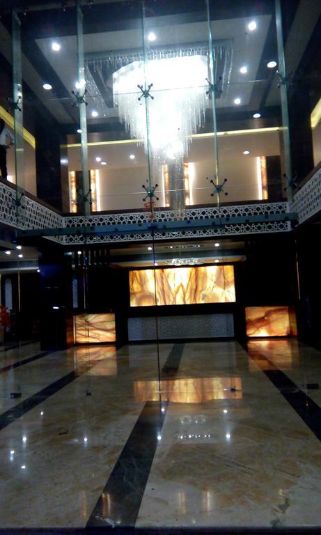 Meghdoot Hotel & Resort Удджайн Экстерьер фото